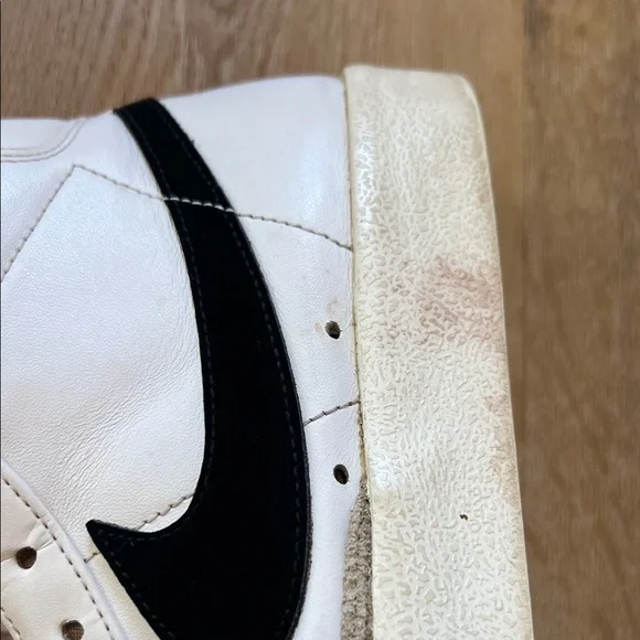 Nike Vintage High-Tops in White and Black Size 11 Used Condition - Picture 5 of 12